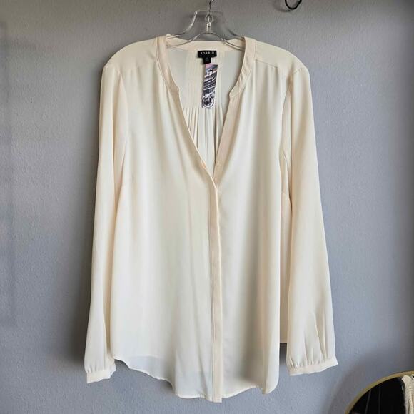 ✨ Torrid Cream Blouse ✨ - Picture 1 of 4